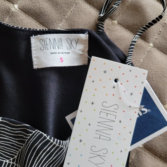 Black and White Patterned Tank Top - Picture 2 of 2